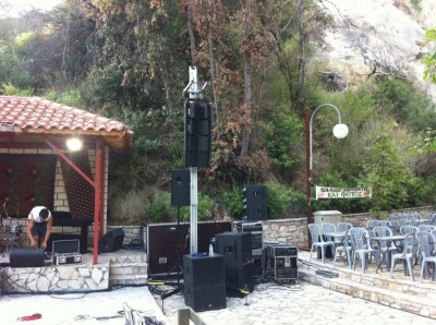 Equipo de sonido para terraza @ Kyparissia, Messina (Grecia)