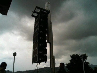 Torre elevadora con line-array @ (Venezuela)